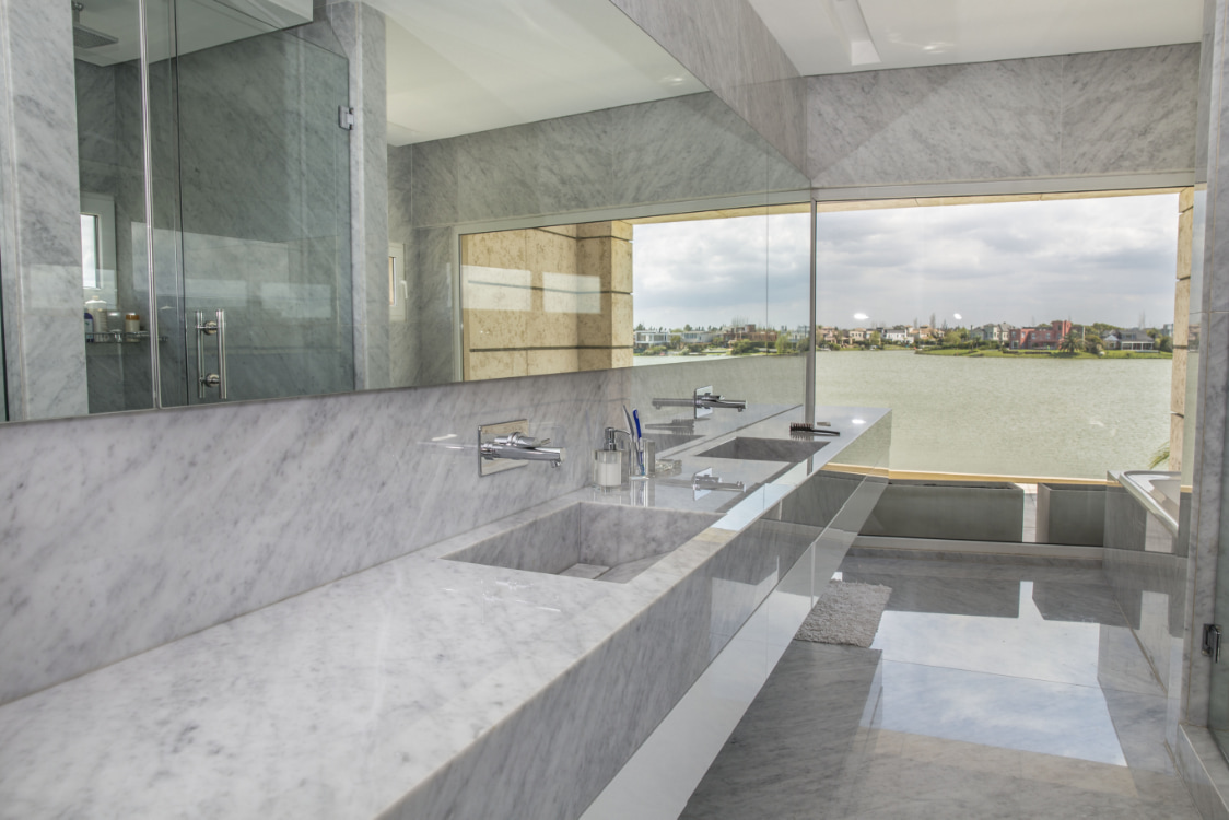 Francés Urbano Marinas 230 Exterior