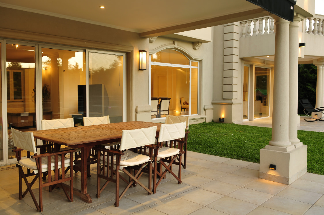 Francés Urbano Marinas 230 Exterior