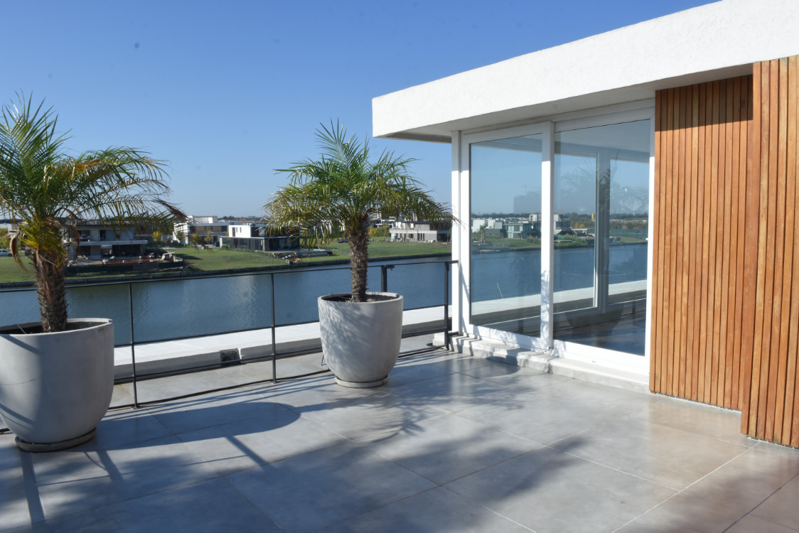 Francés Urbano Marinas 230 Exterior