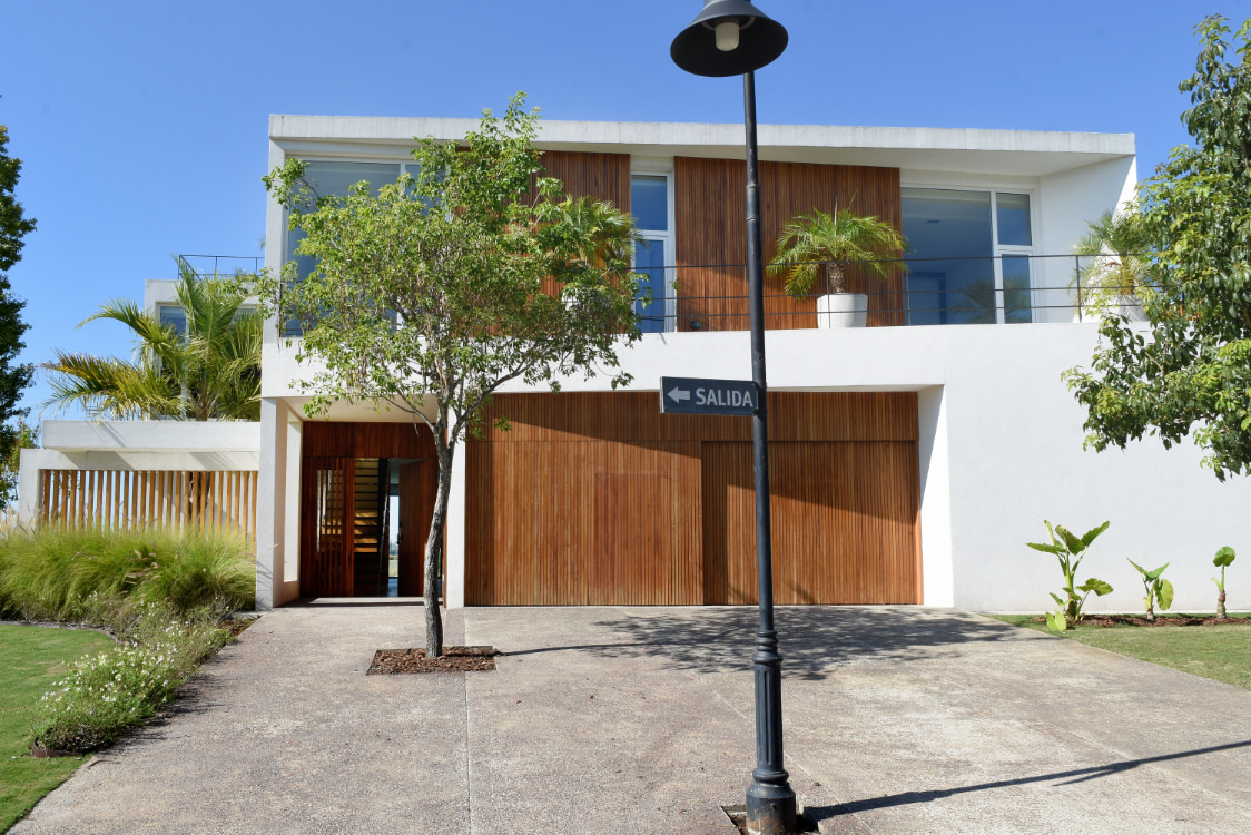 Francés Urbano Marinas 230 Exterior