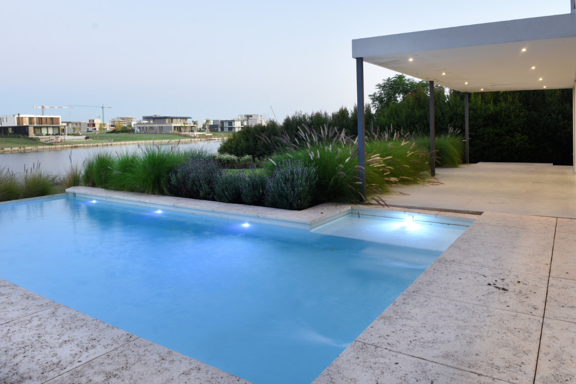 Francés Urbano Marinas 230 Exterior