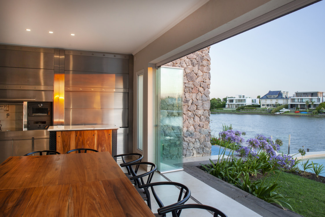 Francés Urbano Marinas 230 Exterior