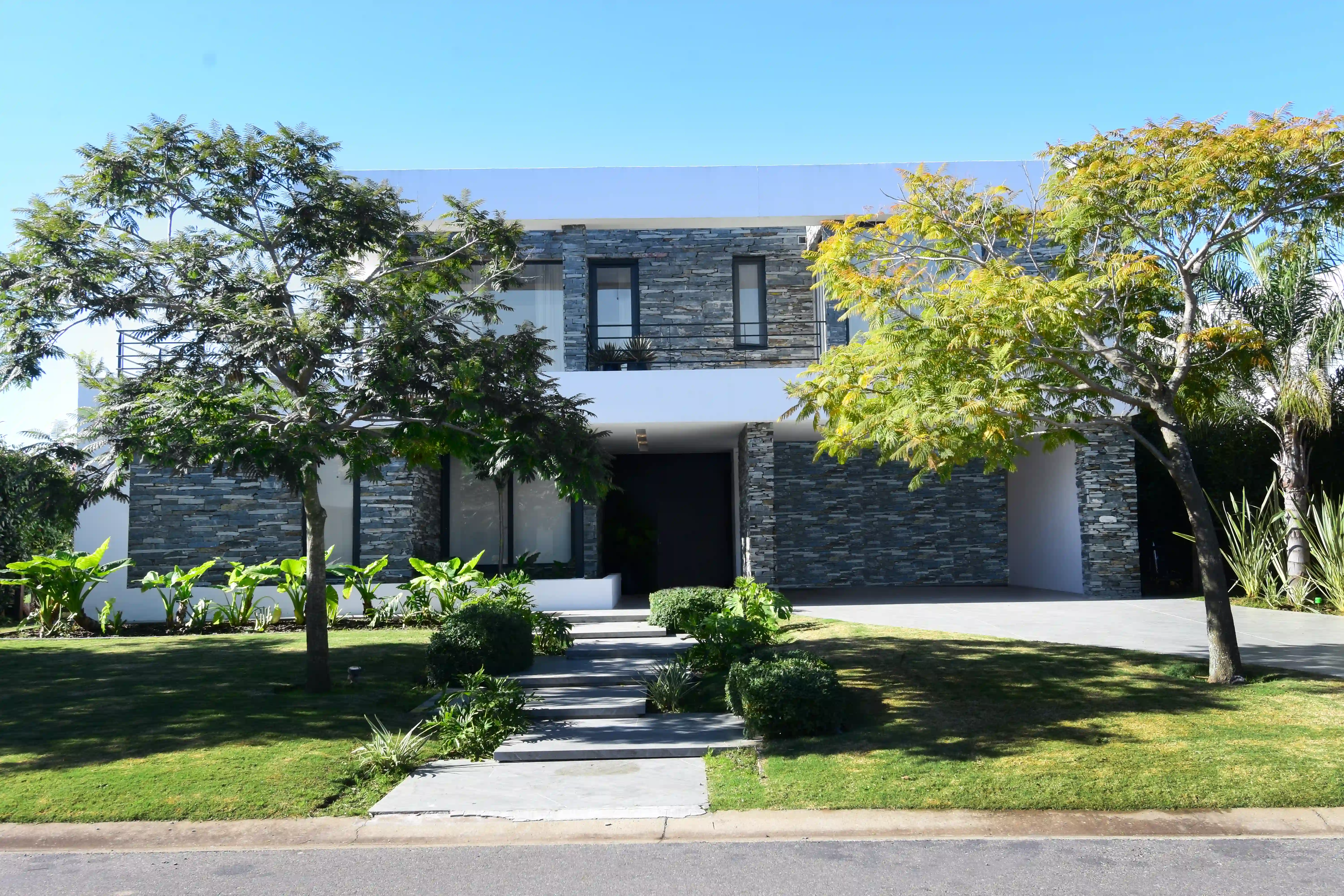 Francés Urbano Marinas 230 Exterior